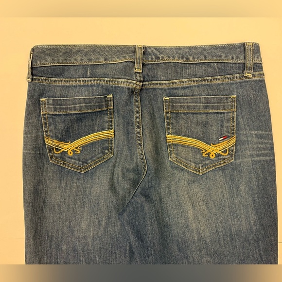 Tommy Hilfiger Women’s size 8 Straight Leg Jeans Medium-dark Wash, Mid Rise - Picture 4 of 8